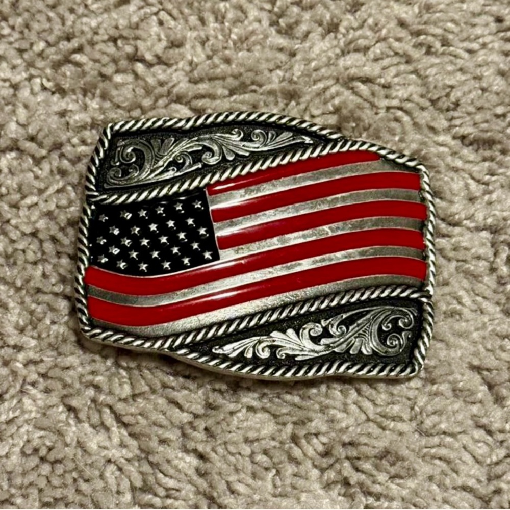Montana Silversmiths American flag belt buckle like new